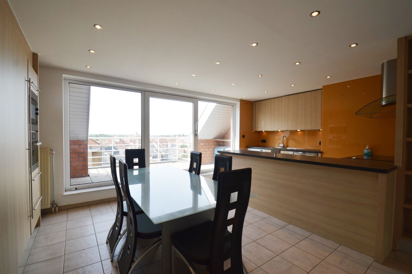 Goed gelegen, groot duplexappartement/penthouse - Heist 