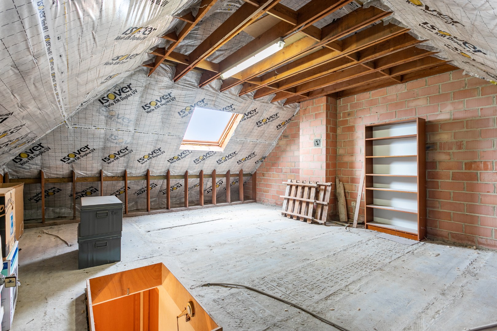 Verzorgde 3-gevelwoning met 3 slpk en tuin te Halle 