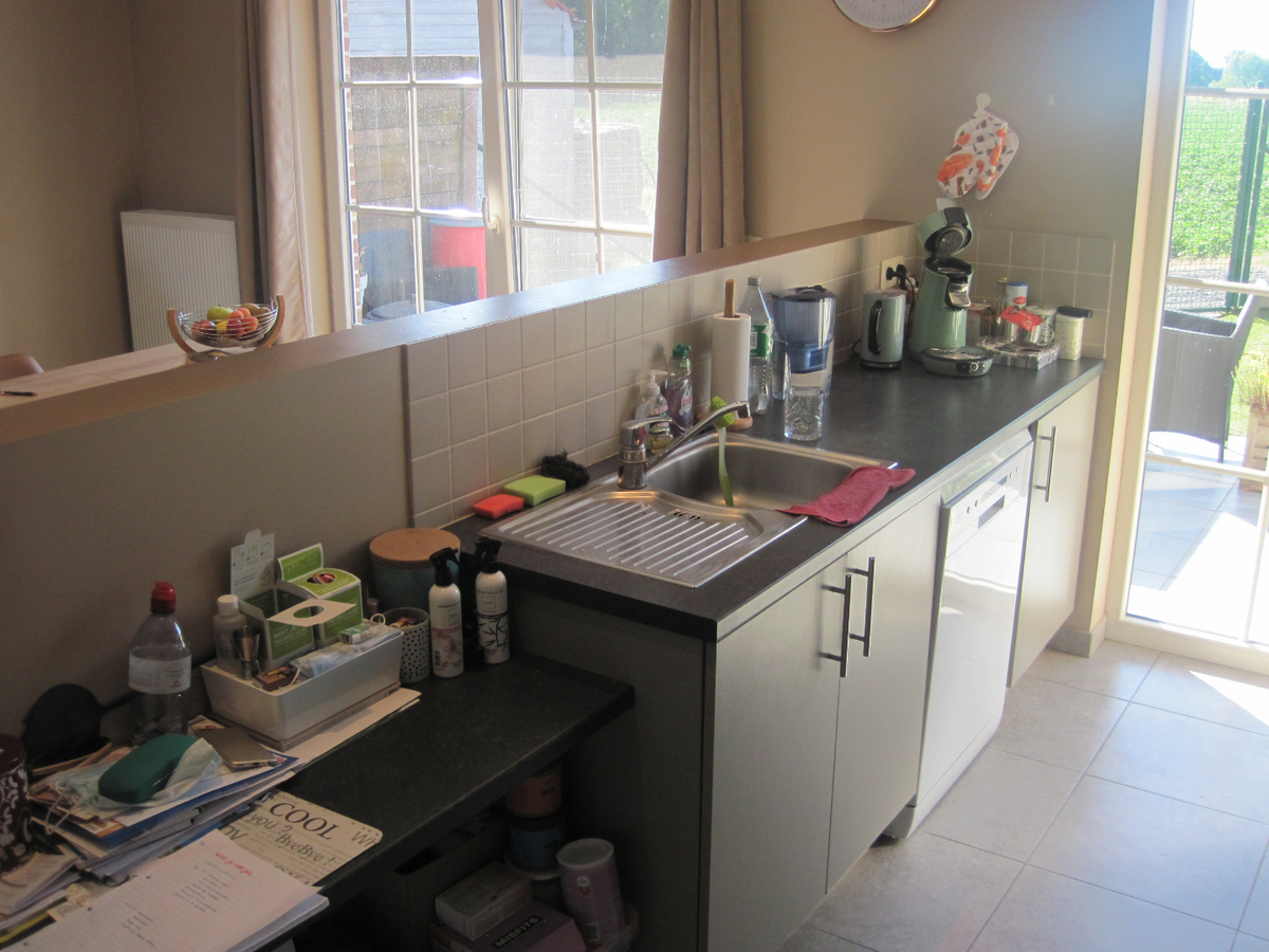 Degelijke woning met terras, tuintje én inpandige garage. 