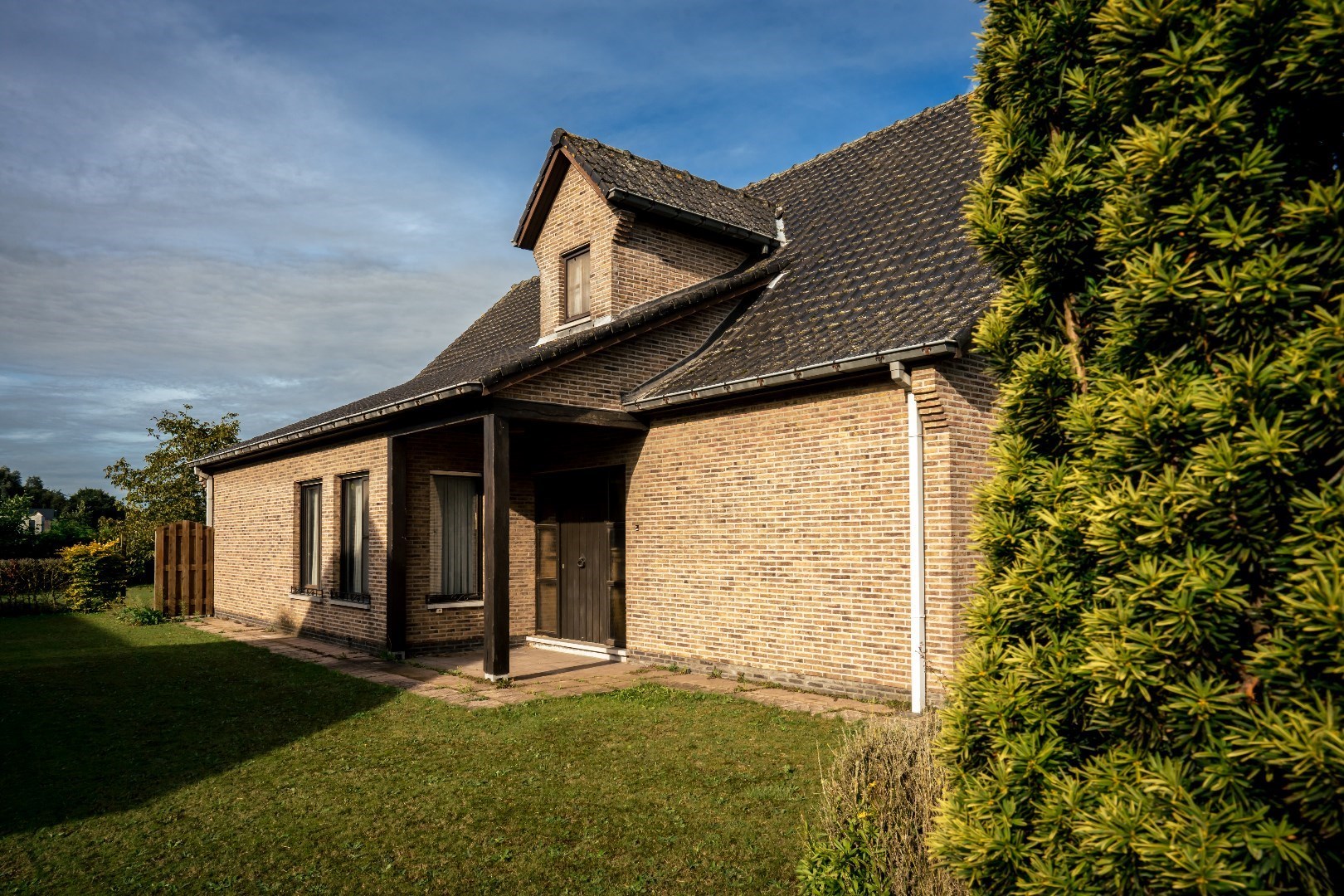 Ruime woning met 4 slpks op 1.042m² rustig gelegen te Lembeke 