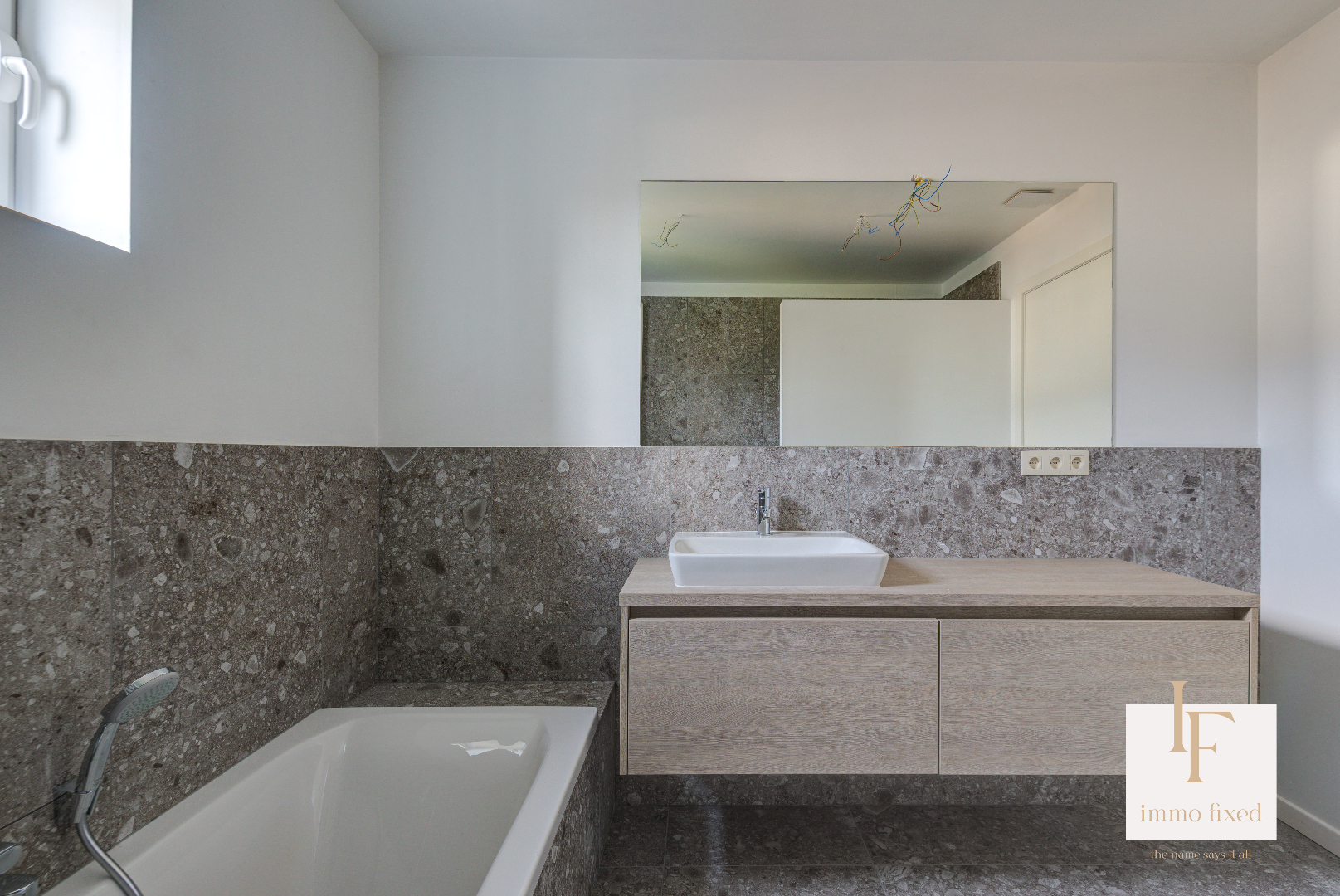 Duplex (gelijkvloers) van 134m2 met tuin en parking te ZOERSEL! 