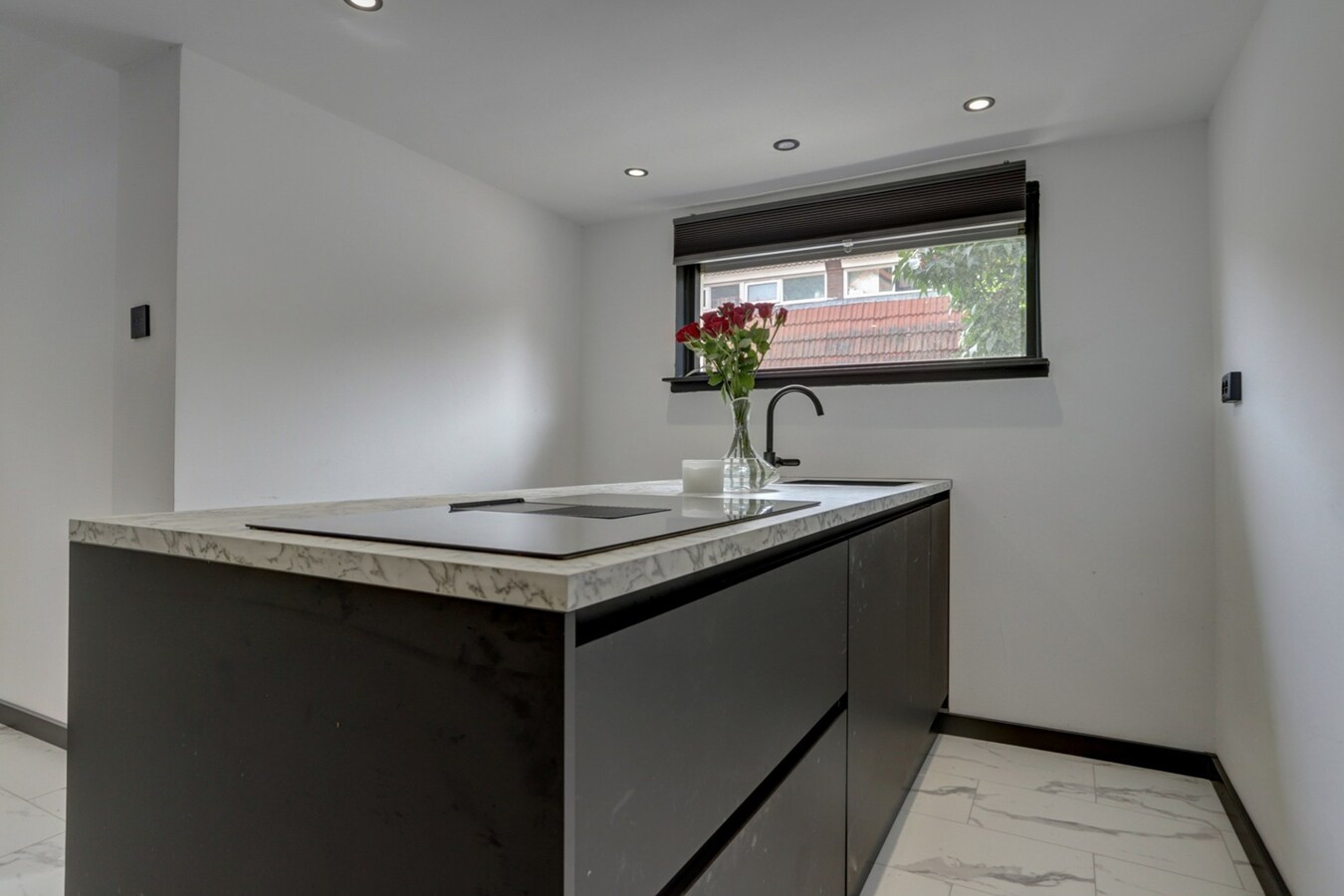 DIT BETREFT EEN WONING MET BIEDEN VANAF PRIJS  € 350.000 K.K. 