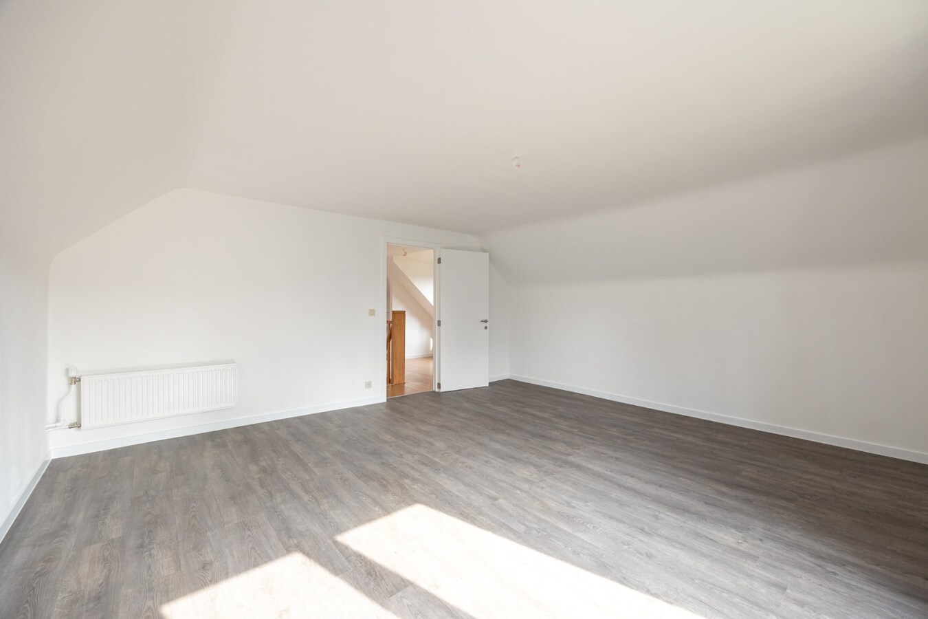 Landelijke, gerenoveerde woning met 4 slaapkamers op perceel van 2.322 m² 