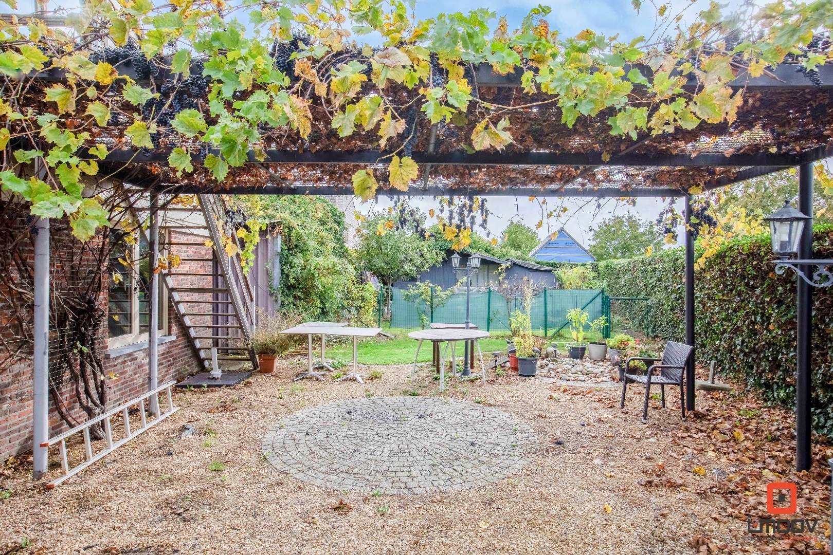 Te koop- Gebruiksklaar restaurant met terras en appartement in hartje Hijfte (Lochristi) 