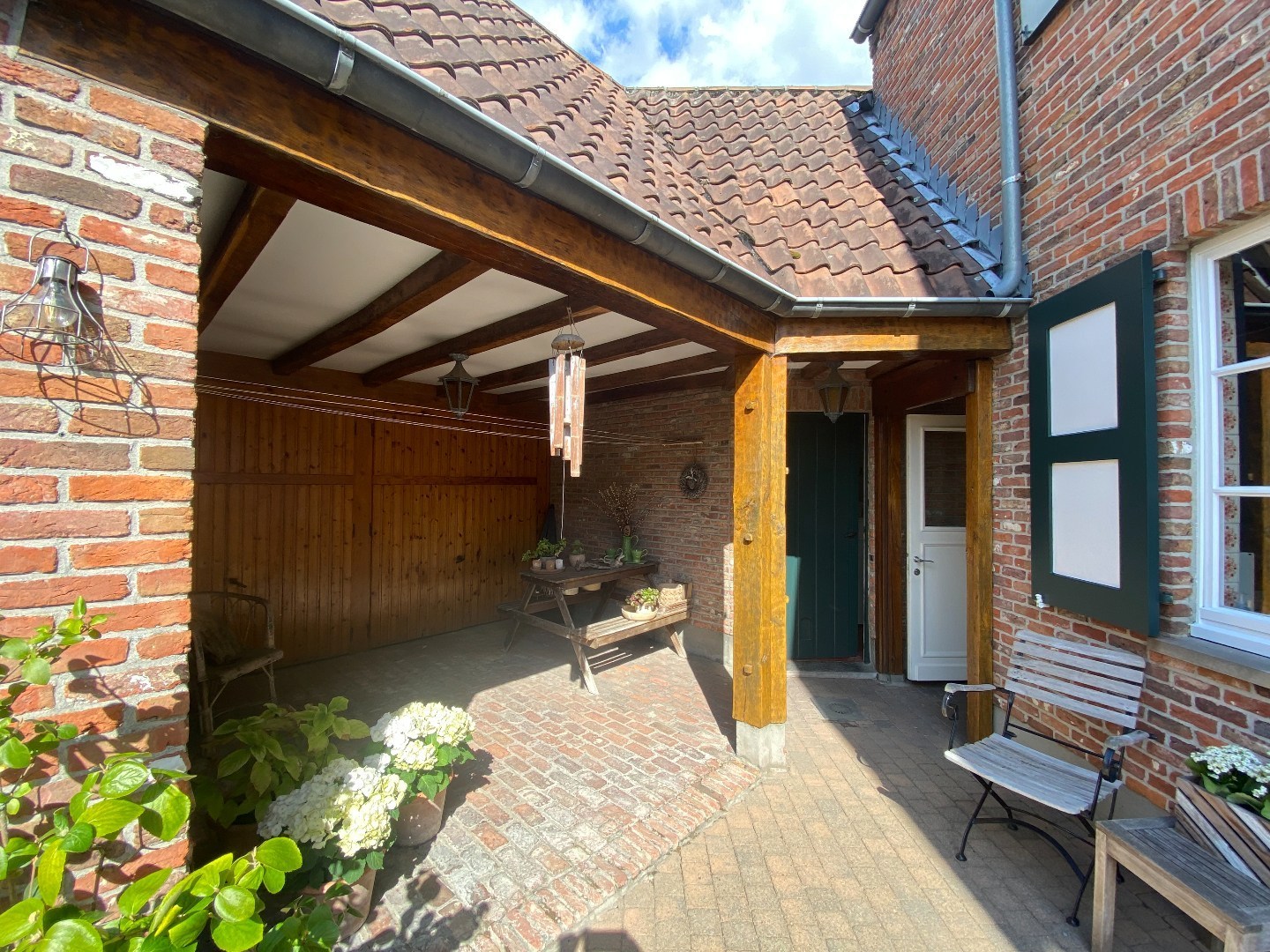 Charmante landelijke villa op een toplocatie in Waregem! 