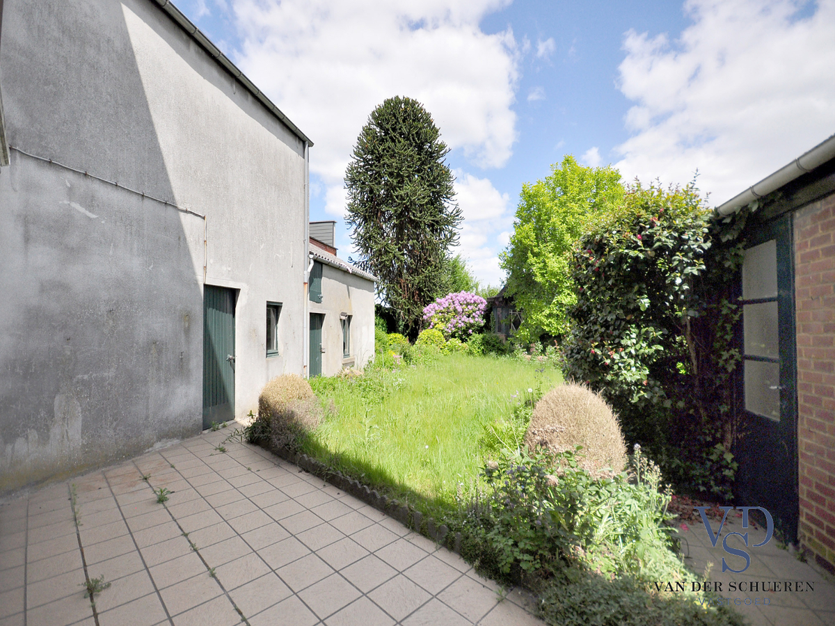 Degelijke en stijlvolle herenwoning. Uitstekend gelegen ! 