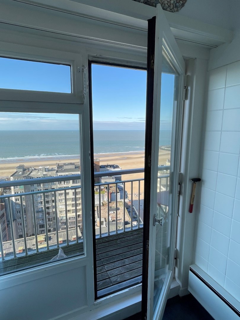 LUXUEUS VAKANTIE APPARTEMENT MET ZICHT OP ZEE EN STAD 