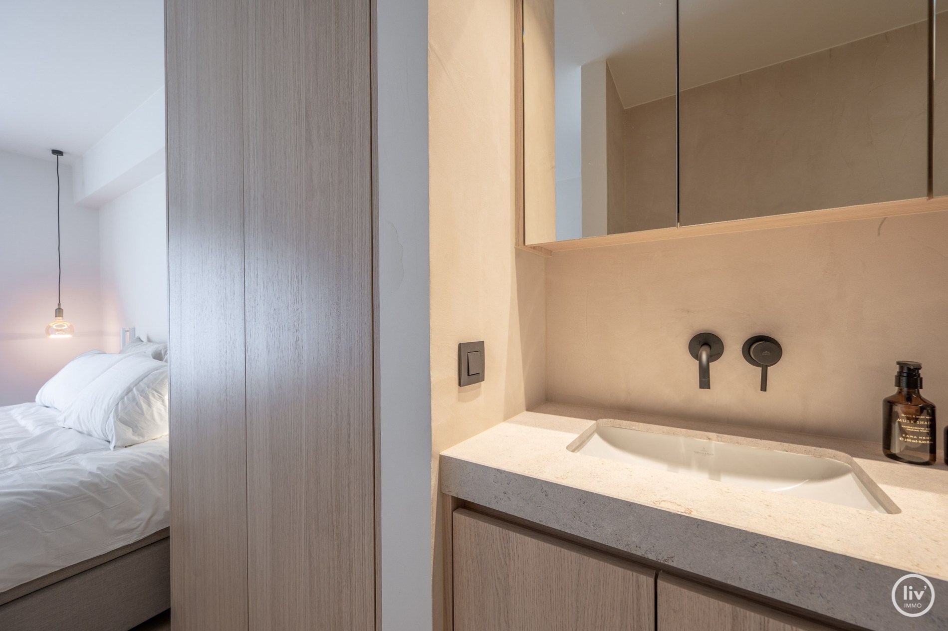 Journée portes ouvertes Samedi 18/04 - entre 11h et 13h (Piers De Raveschootlaan 139) : Appartement lumineux et rénové de 3 chambres avec vue dégagée. 