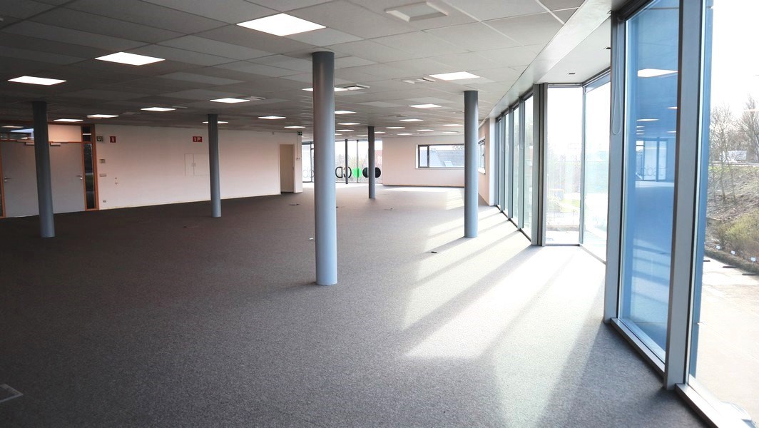 Opbrengsteigendom te koop langs E40 in Merelbeke-Melle