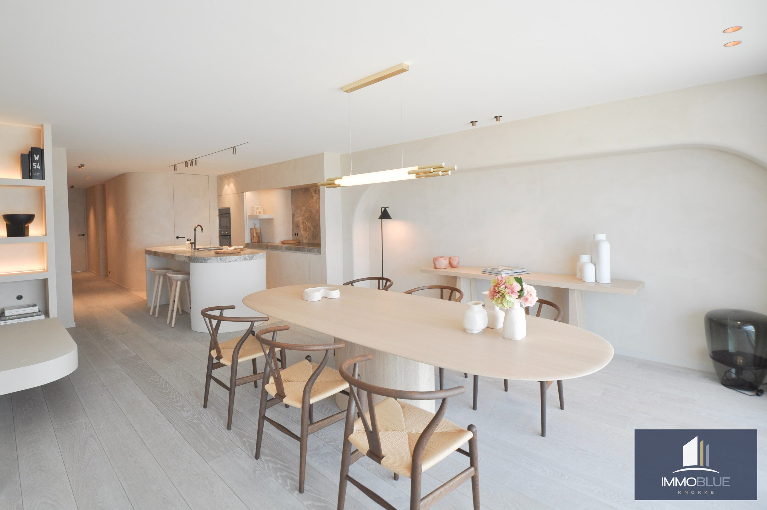 Appartement exceptionnel avec vue frontale sur la mer et une façade d’environ 11,5 mètres, situé au Zoute. 