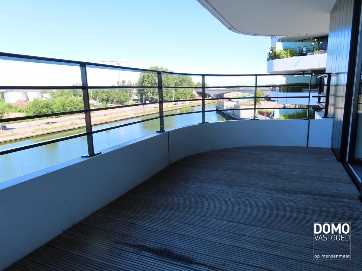 Hoogwaardig afgewerkt appartement gelegen aan de Blauwe Boulevard te Hasselt 