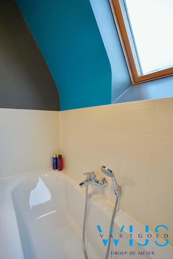 Prachtig lichtrijk appartement in het CENTRUM van ERTVELDE ! 