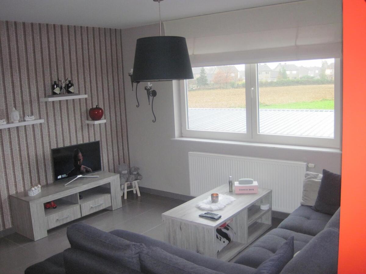 Ruim appartement mét garage. Uitstekende prijs-kwaliteit ! 