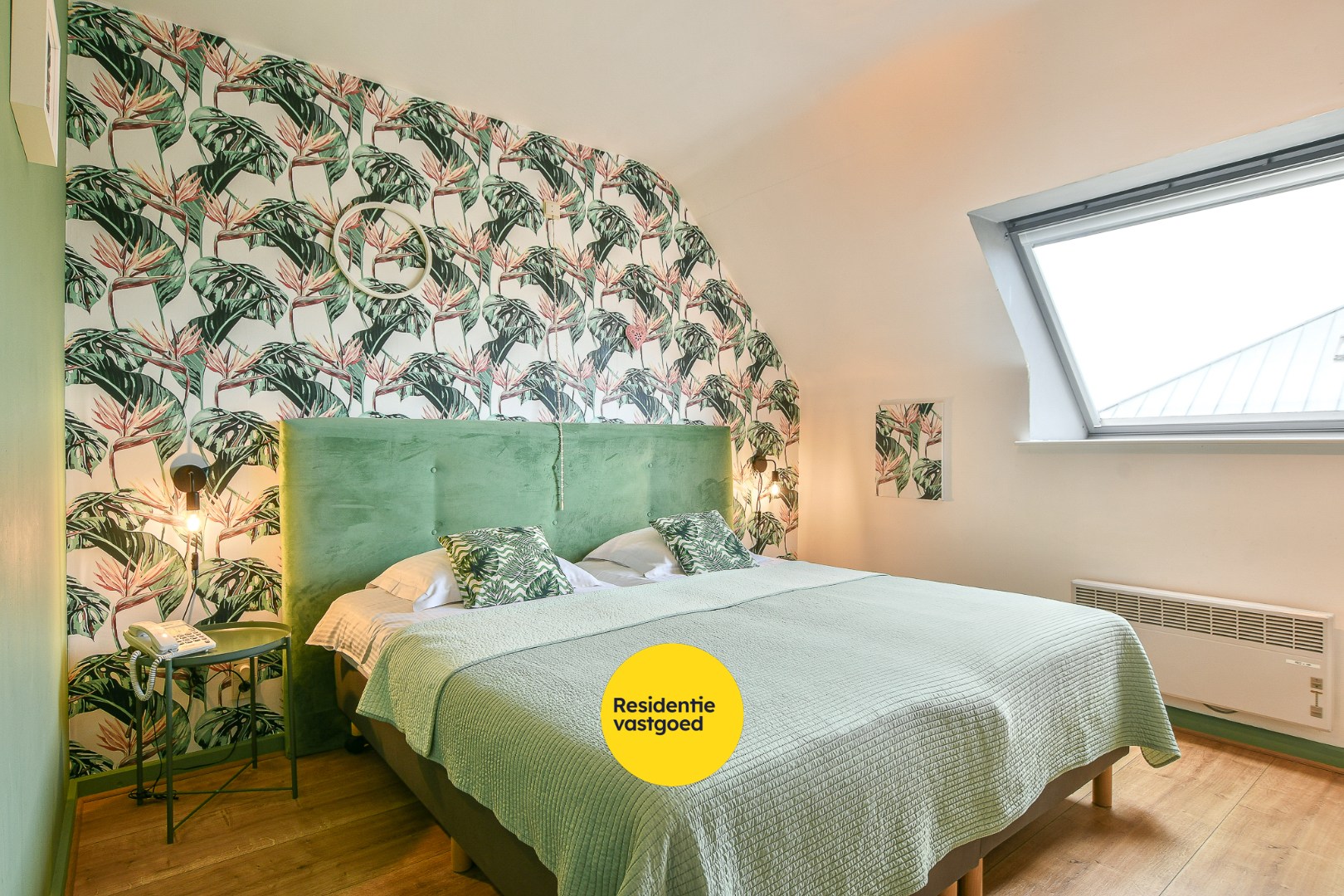 Unieke investeringskans: karaktervol hotel met 18 kamers &amp; woonmogelijkheden te koop! 