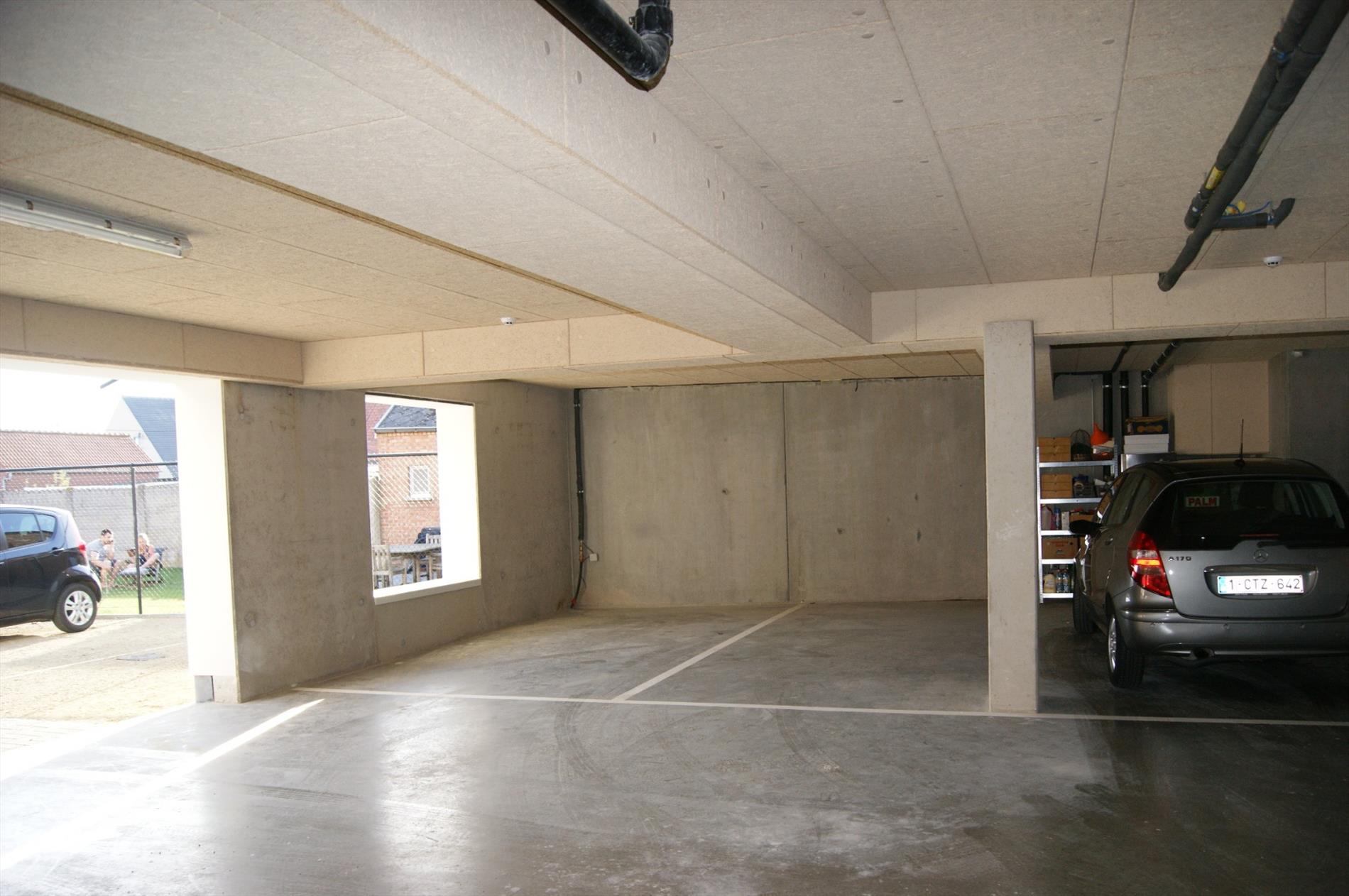 Recent app. met 2 slpks, zonnig terras en overdekte parkeerplaats te Maldegem 