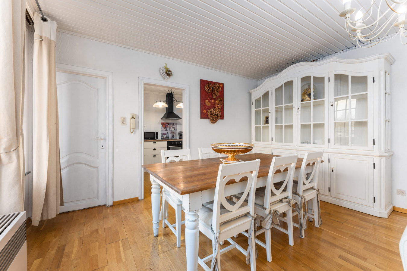 Instapklare woning met 2 slaapkamers en dubbele garage te Damme 