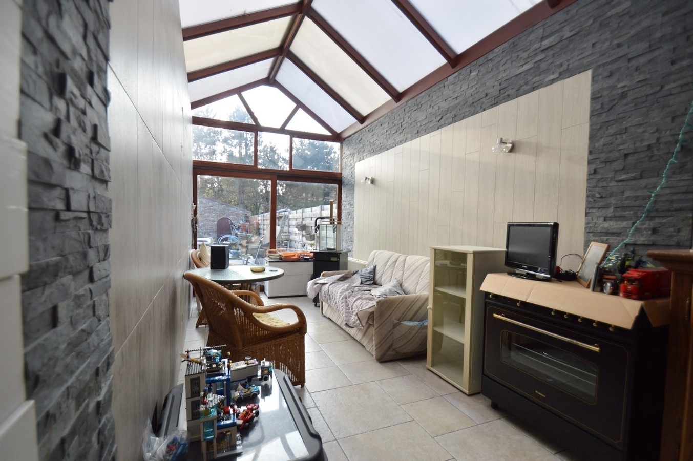 Verder te te renoveren gezinswoning met grote tuin - Lissewege 