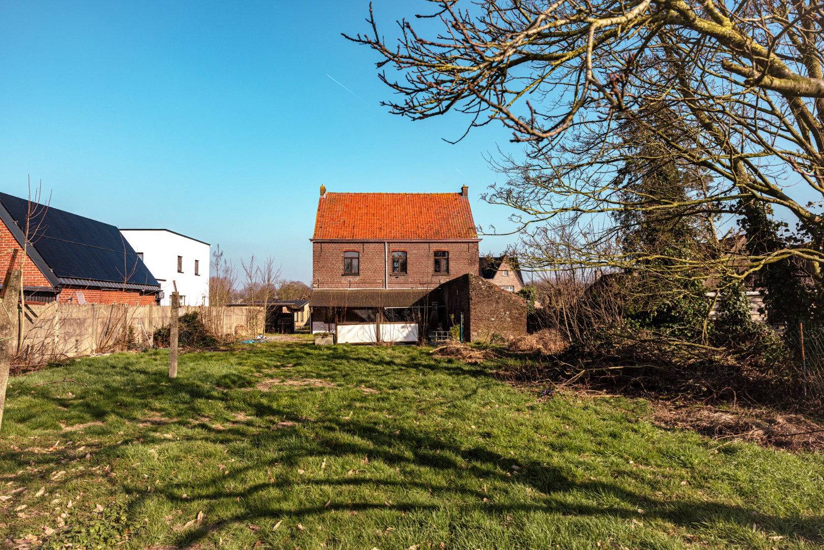 Te renoveren / herop te bouwen pand op 1.041 m² met zicht op achterliggende weilanden te Ronsele 