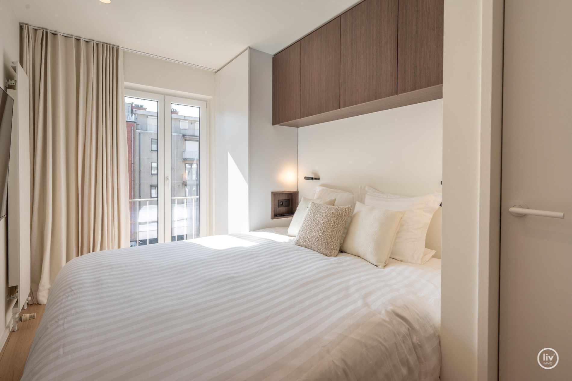 Volledig gerenoveerd appartement met terras gelegen Lippenslaan nabij het Van bunnenplein. 