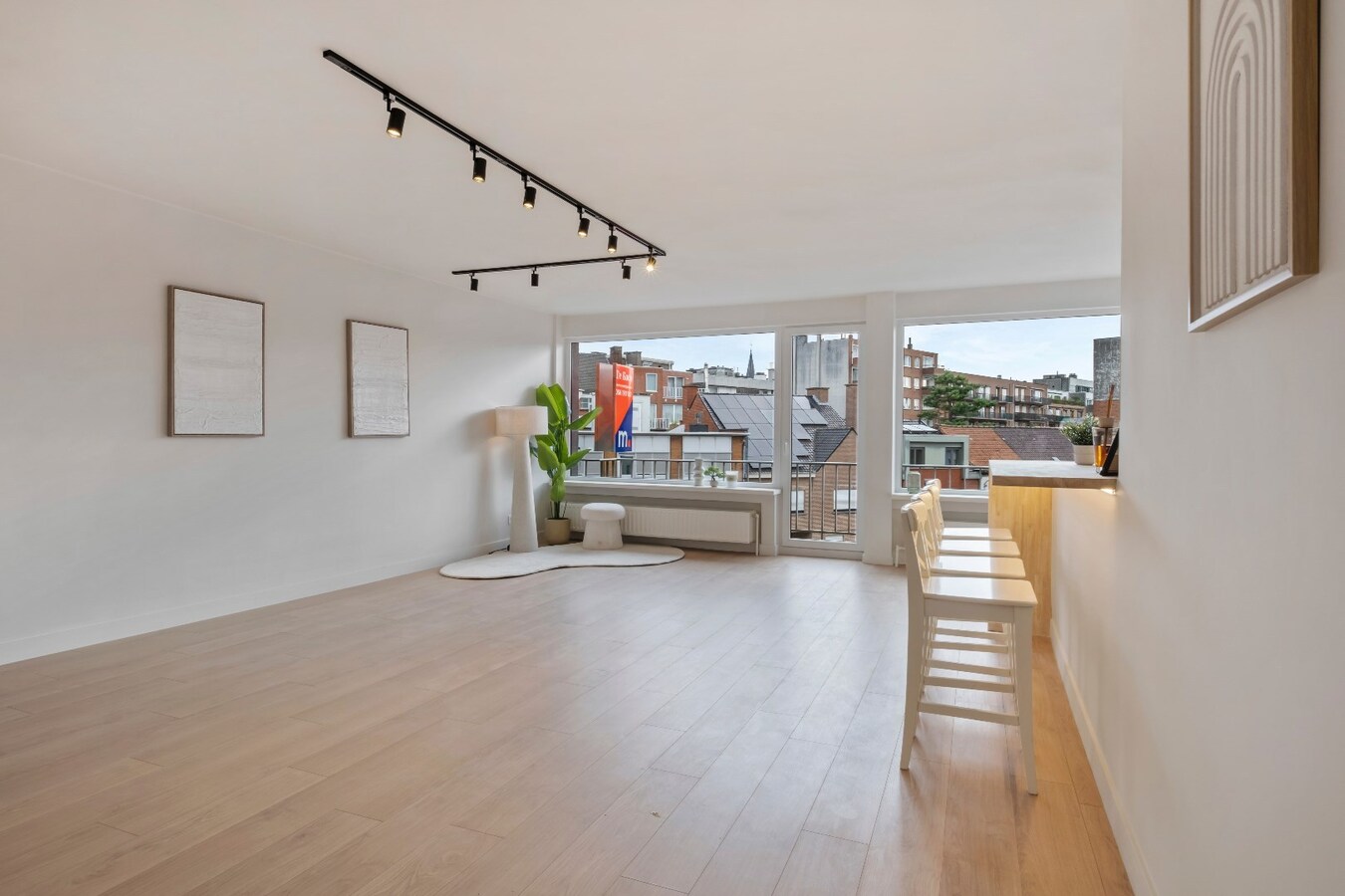 Prachtig 2-slaapkamer appartement (100m2)  met terras en garage te Kortrijk ! 