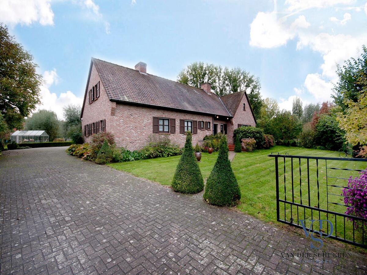Degelijke villa op bijna 5000 m2 - exclusieve ligging nabij de Schelde in doodlopende straat ! 