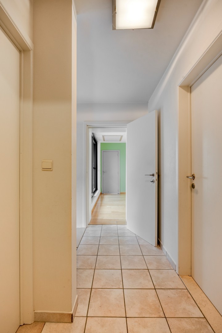 Appartement met 3 slaapkamers, autostaanplaats en terras in het centrum van Lubbeek – EPC 220 kWh/m² - bewoonbare opp. 182 m² 