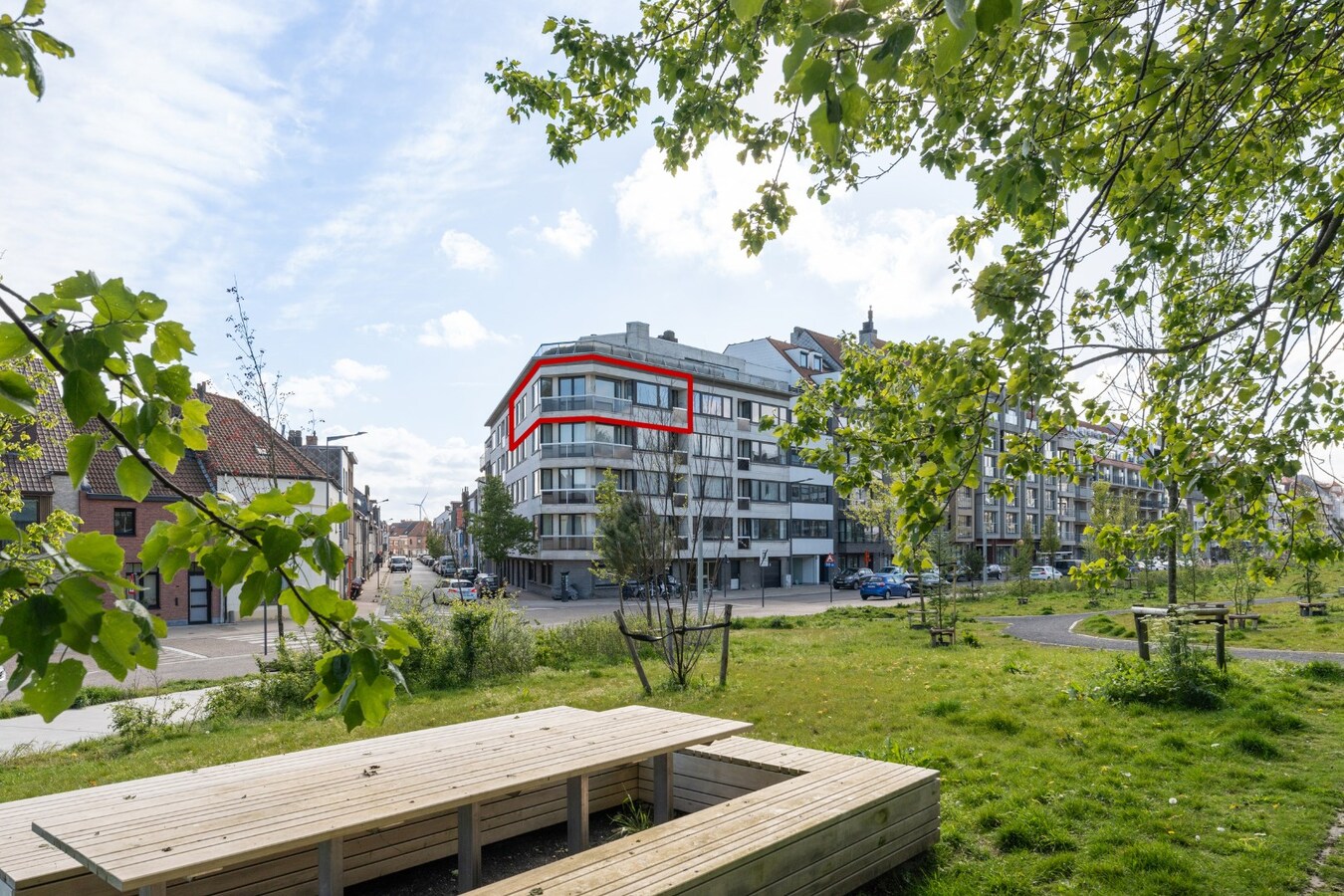 Gerenoveerd hoekappartement met prachtige zichten te Heist 