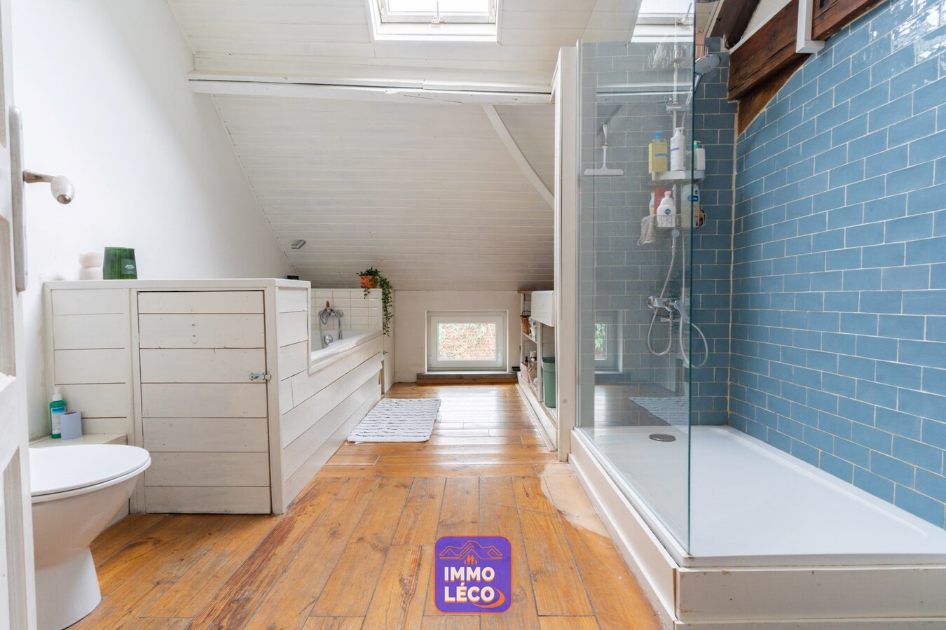 Ensemble immobilier avec restaurant, habitation, entrepôt et bureaux, IDEAL INVESTISSEURS !! 