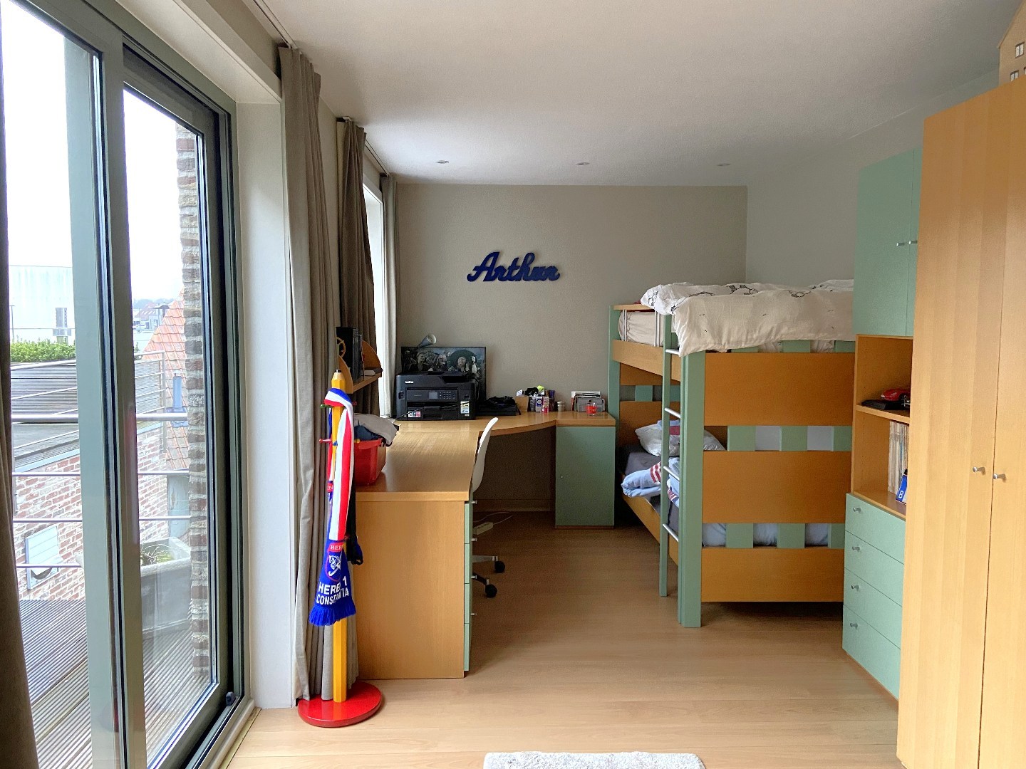 Volledig uitgeruste slagerij met luxueuze woonst op centrumligging in Sint-Eloois-Vijve! 