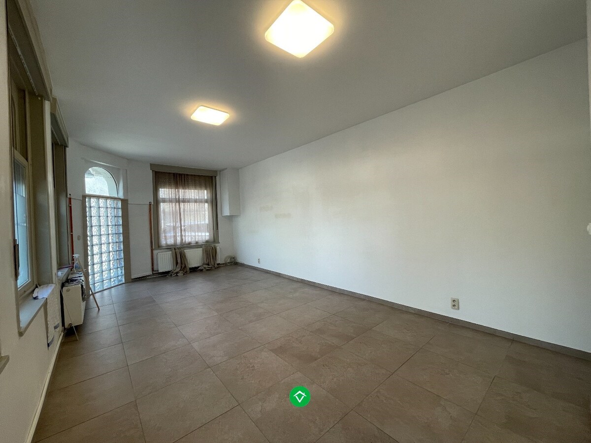 Hoekwoning met 2 slaapkamers te centrum Roeselare 