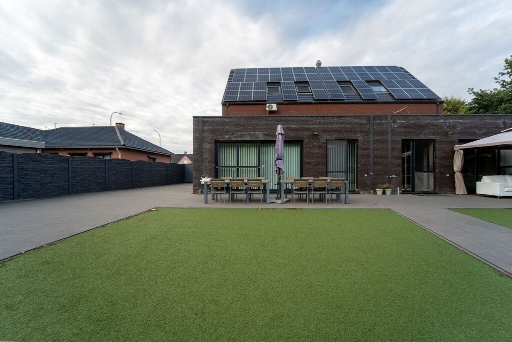 RUIM HANDELSHUIS MET WOONST TE SPALBEEK (HASSELT) 