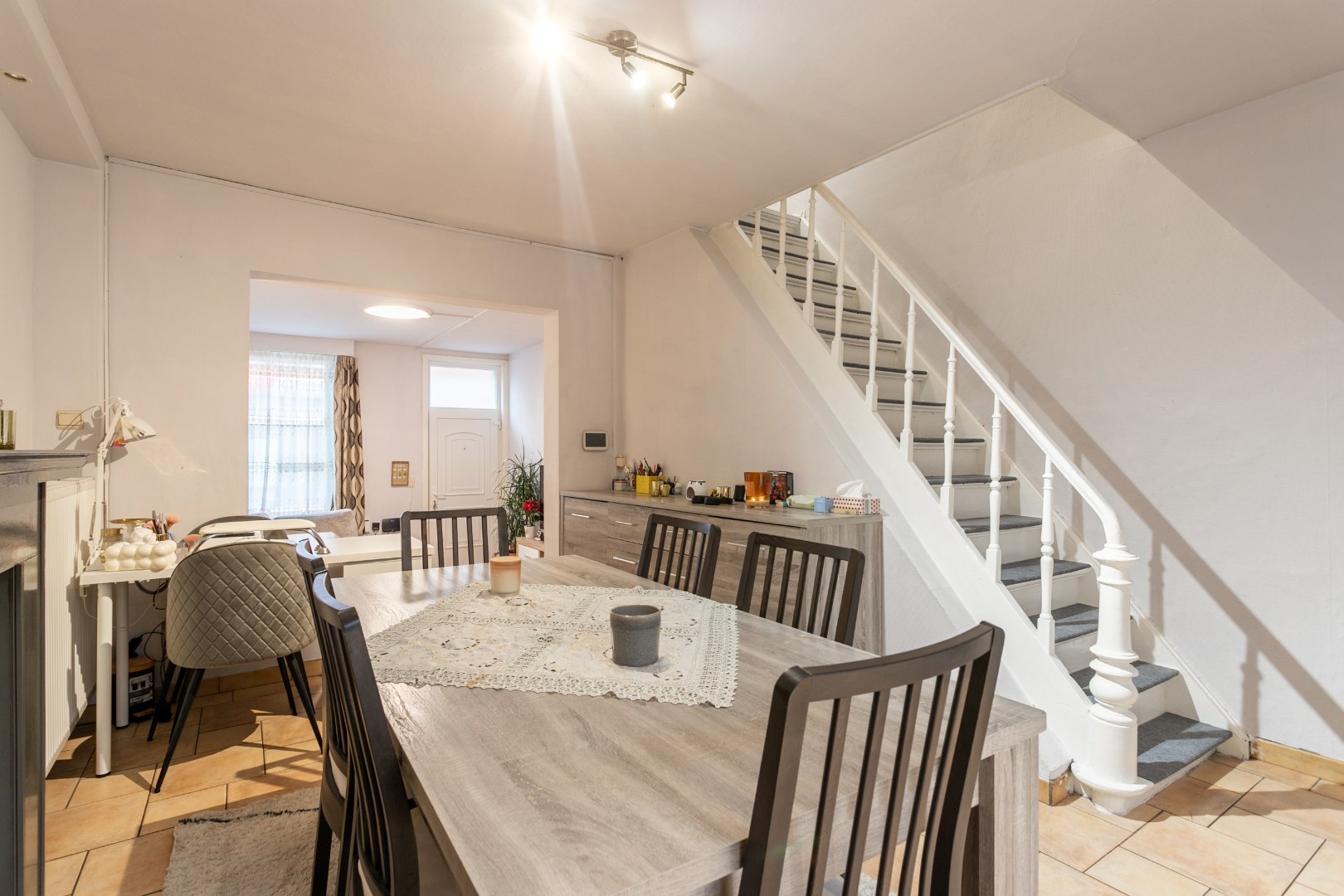 Instapklare woning met 3 slaapkamers, veranda en garagebox in Lembeek 