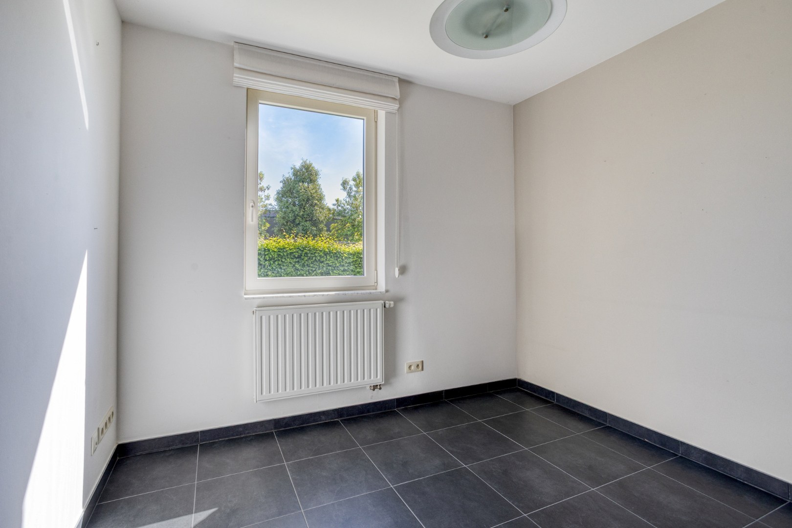 Instapklaar gelijkvloers appartement met groot terras, tuin en garagebox in Kumtich - EPC 104 KWH/m² 
