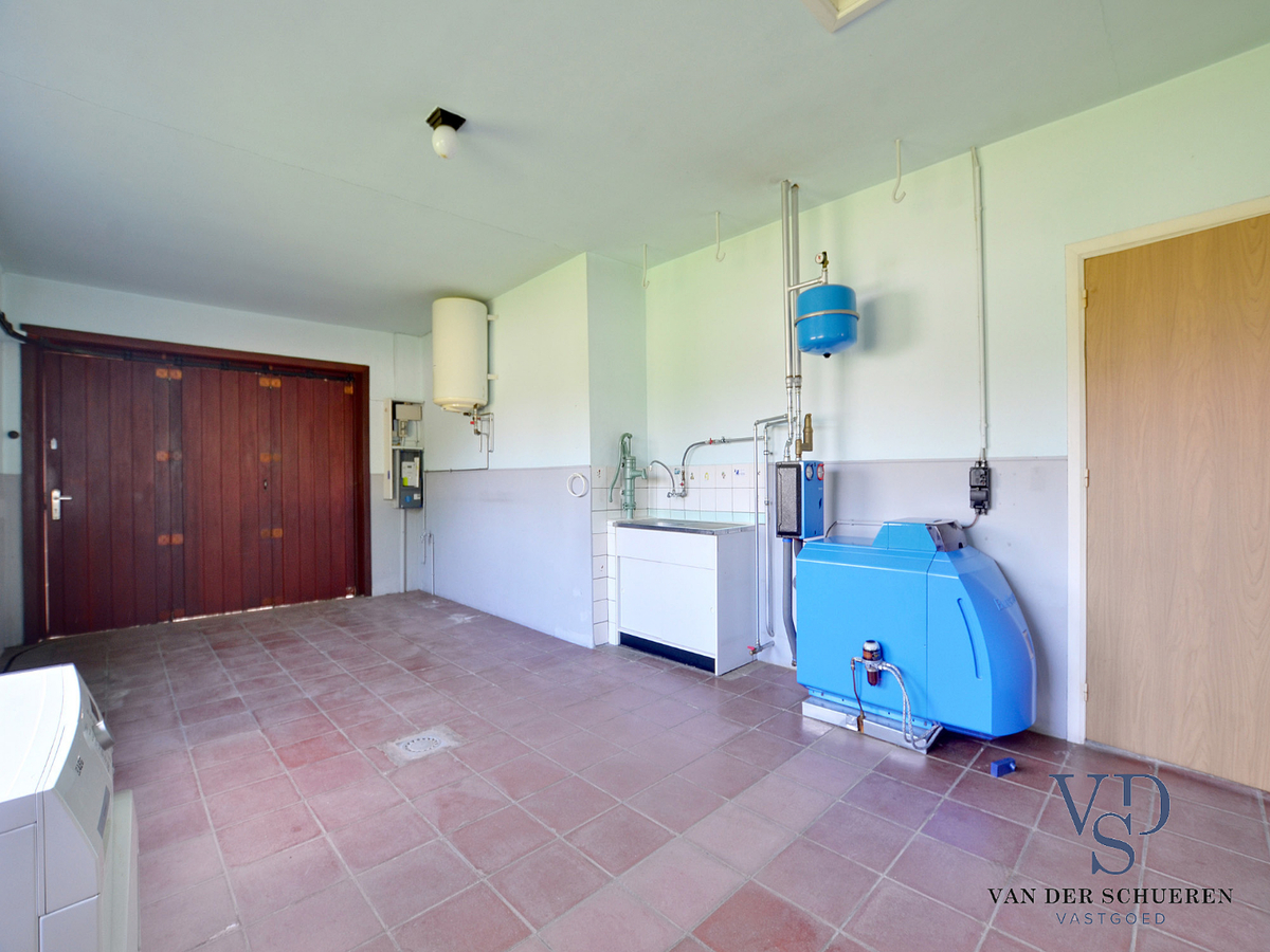 Op te frissen bungalow in doodlopende straat. 