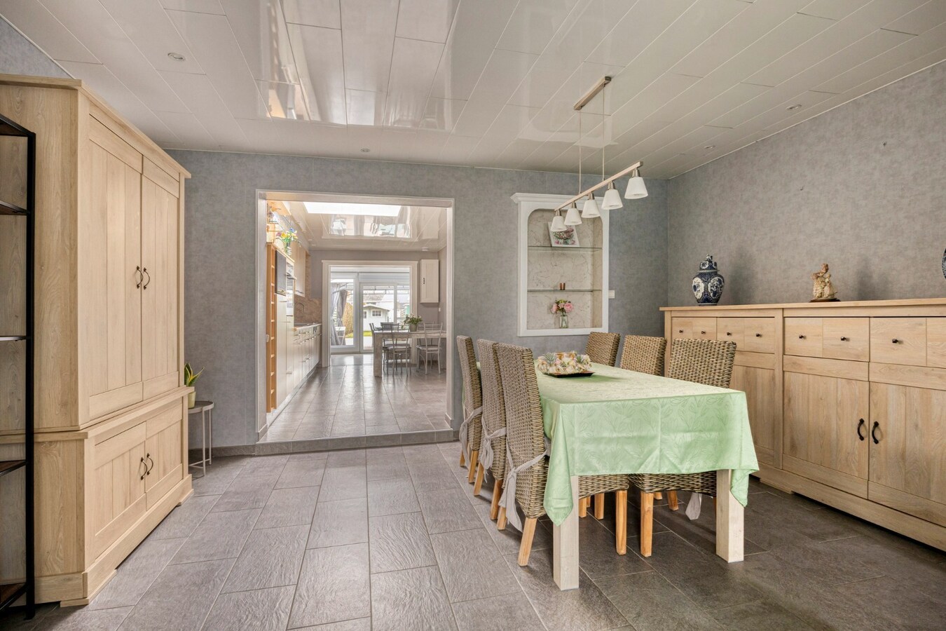 Instapklare rijwoning met acheruitgang te Duffel-Oost 