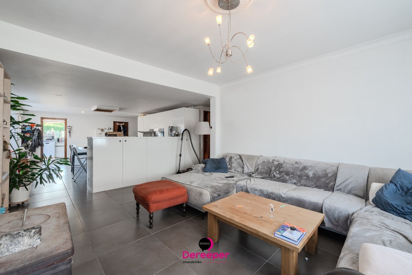 Te renoveren halfopen woning met zuidgerichte tuin op 571 m² in Jabbeke 