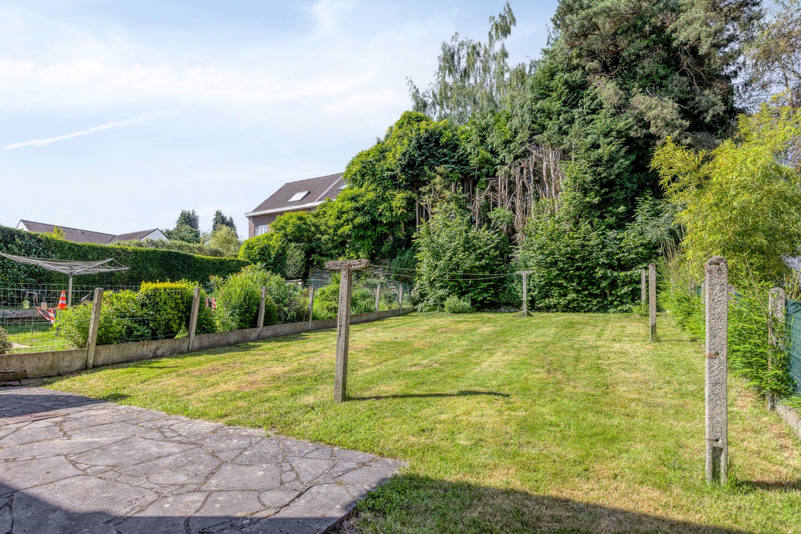 TE RENOVEREN WONING met 3/4 slaapkamers en tuin – 1640 SINT-GENESIUS-RODE 