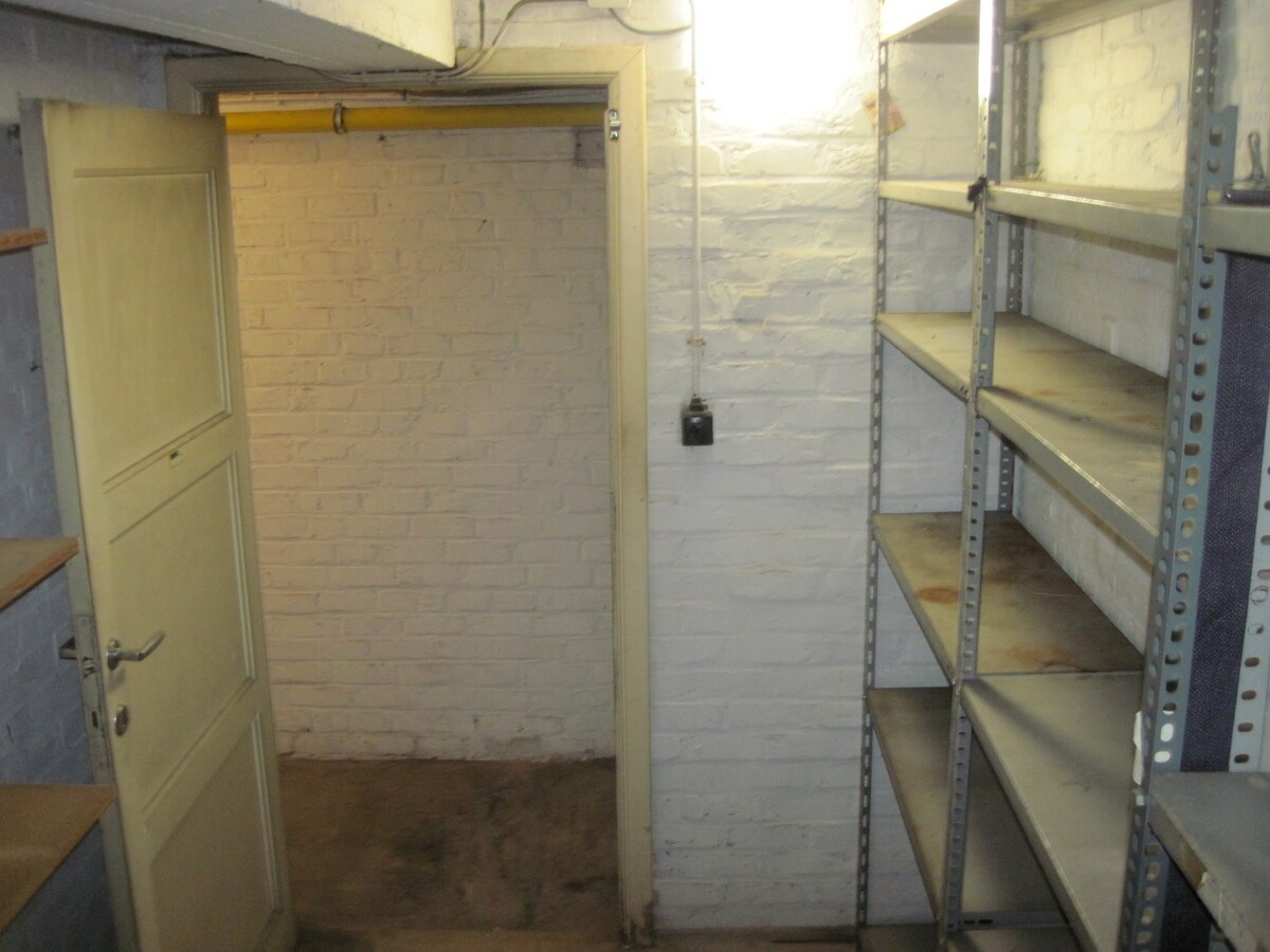 Luxueus appartement met garage en berging (kelder). 