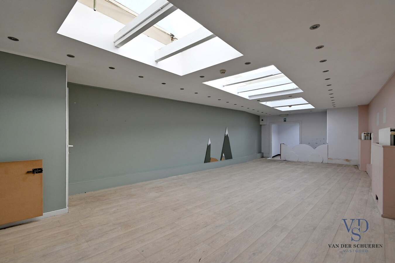 Uniek handelspand met woongedeelte in hartje Eine ! 