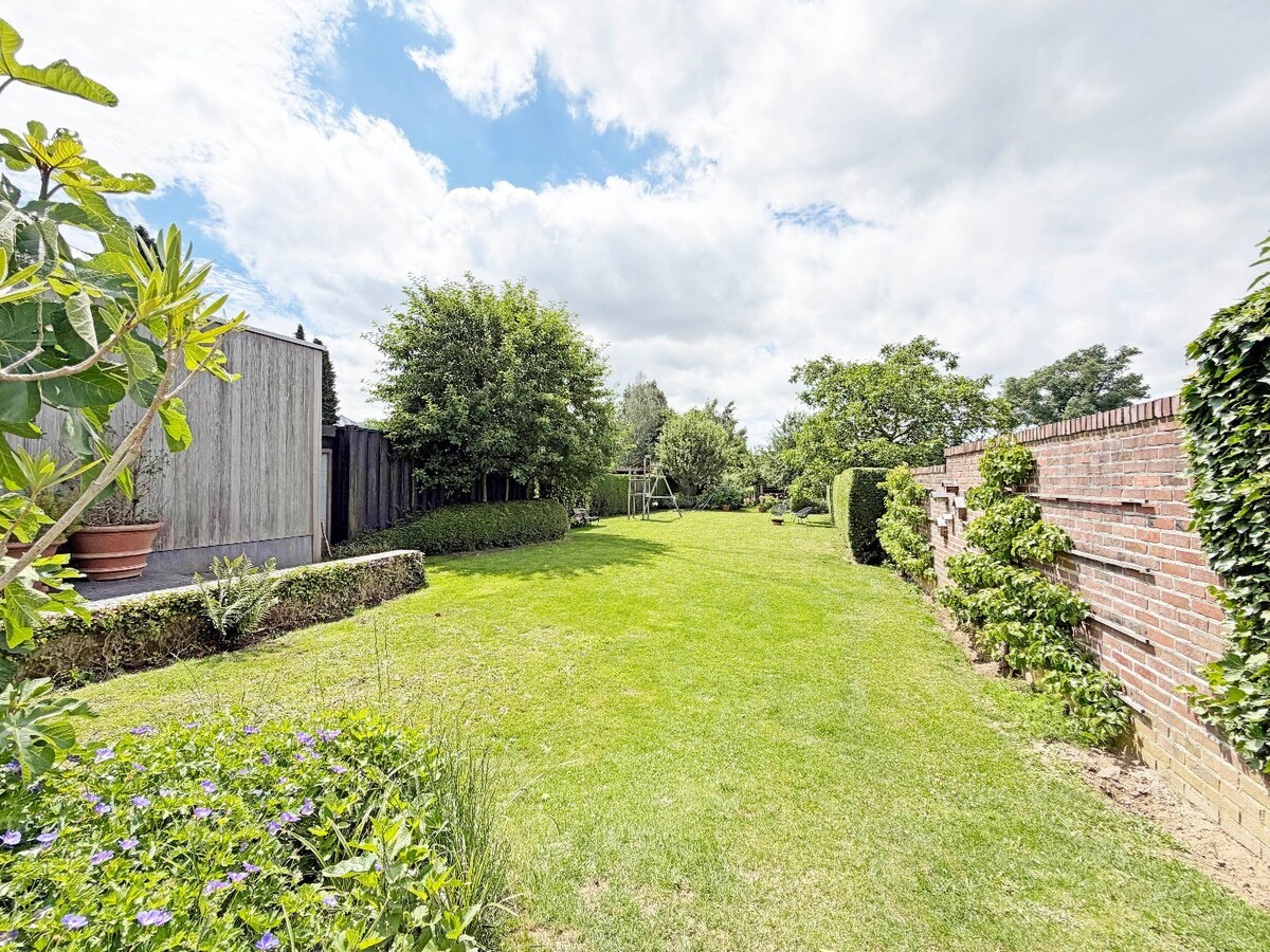 Architecturale parel met gemengde bestemming te Oombergen 
