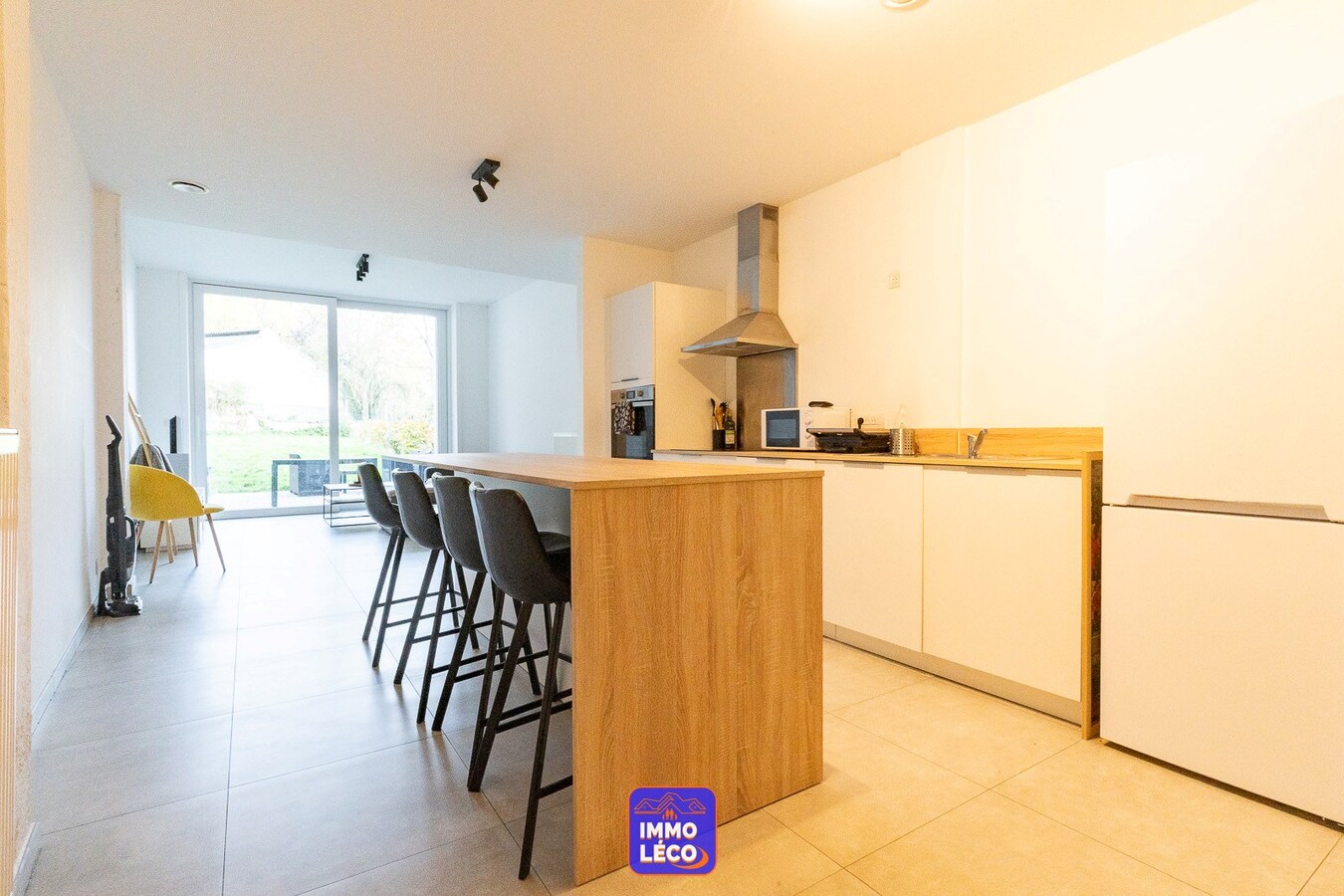 Appartement rez-de-chaussée avec jardin privatif et parking privé. 