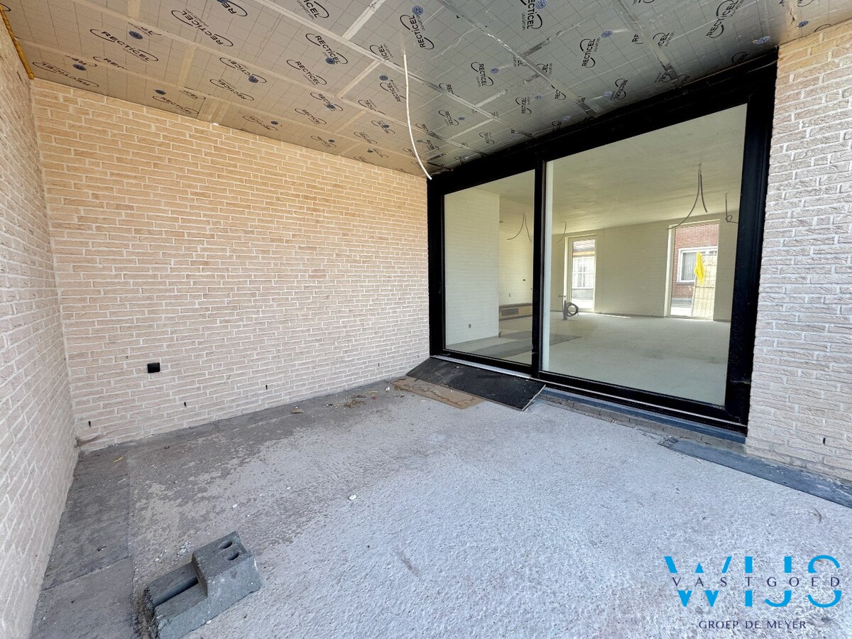 Ruim gelijkvloers nieuwbouwappartement met tuin en 2 terrassen 