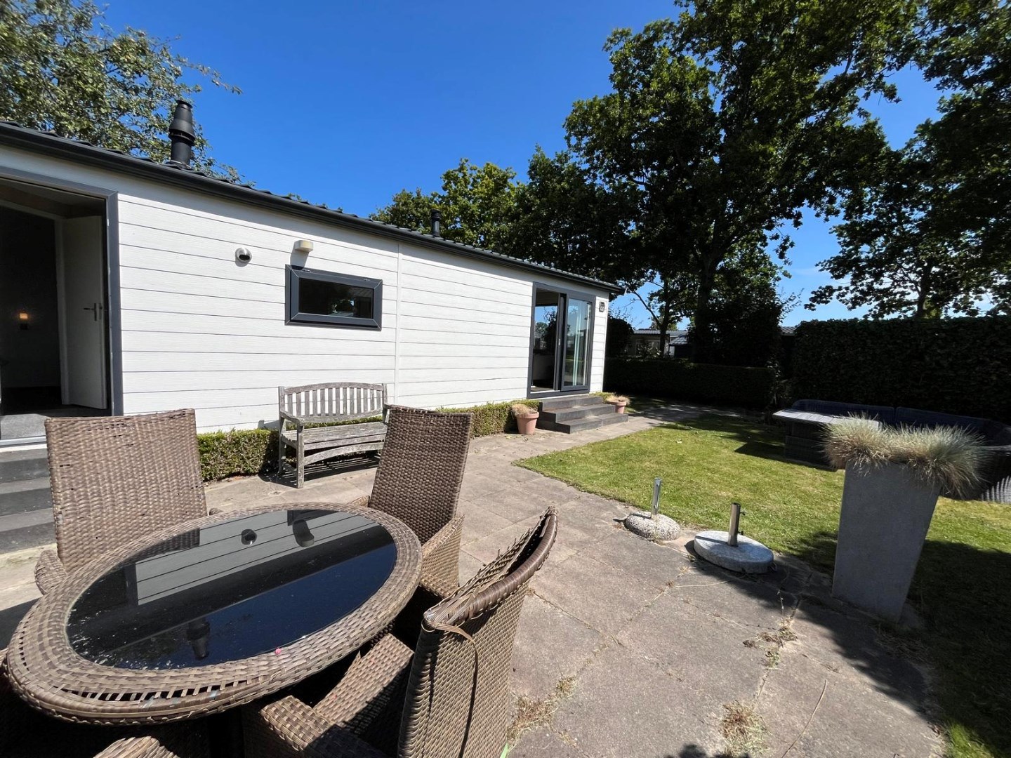 T.A. Makelaardij biedt aan: Goed onderhouden chalet (V47) op een rustige plek met veel privacy 