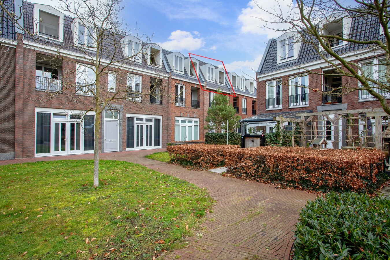 Instapklaar en modern appartement met erfpacht in hartje Bladel – mét eigen parkeerplaats en berging! 