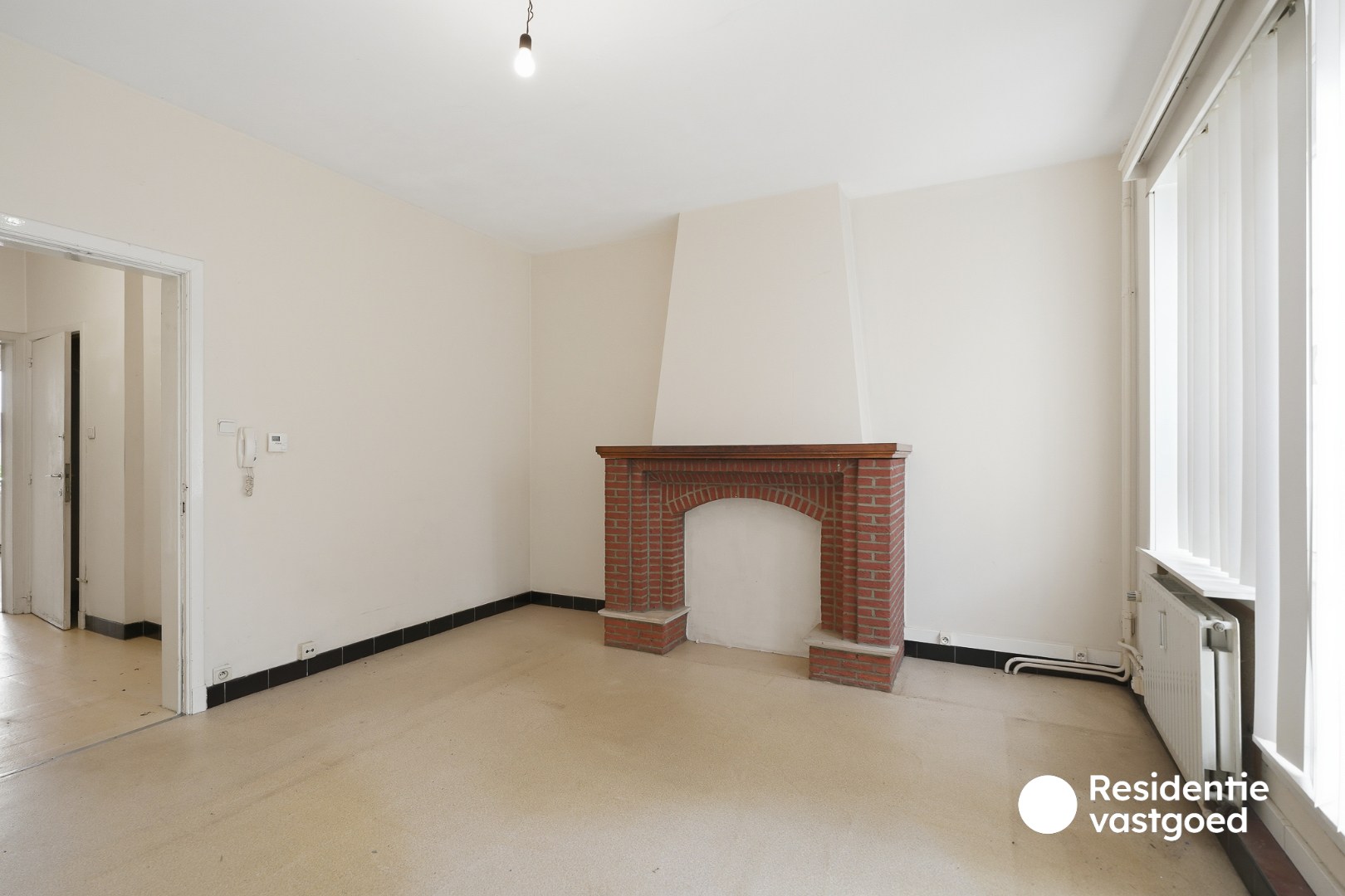 Interessante investeringseigendom met 2 vergunde appartementen, garage en ruime tuin! 