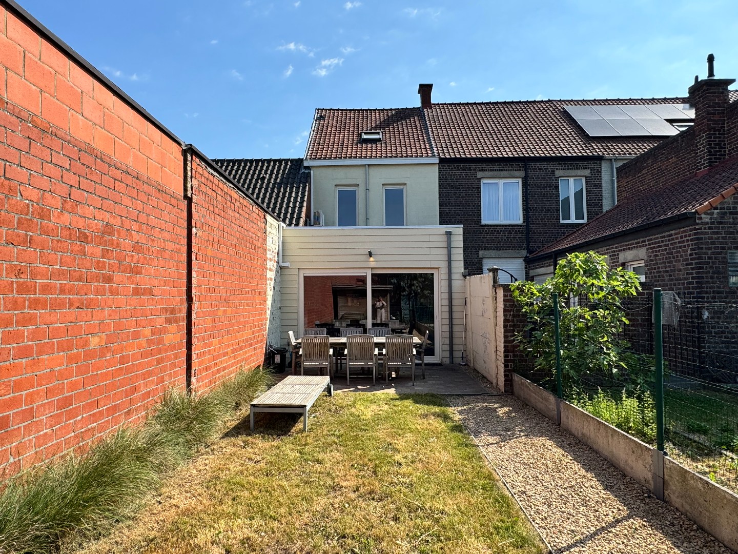 Bemeubeld woning met tuin en 2 slaapkamers 