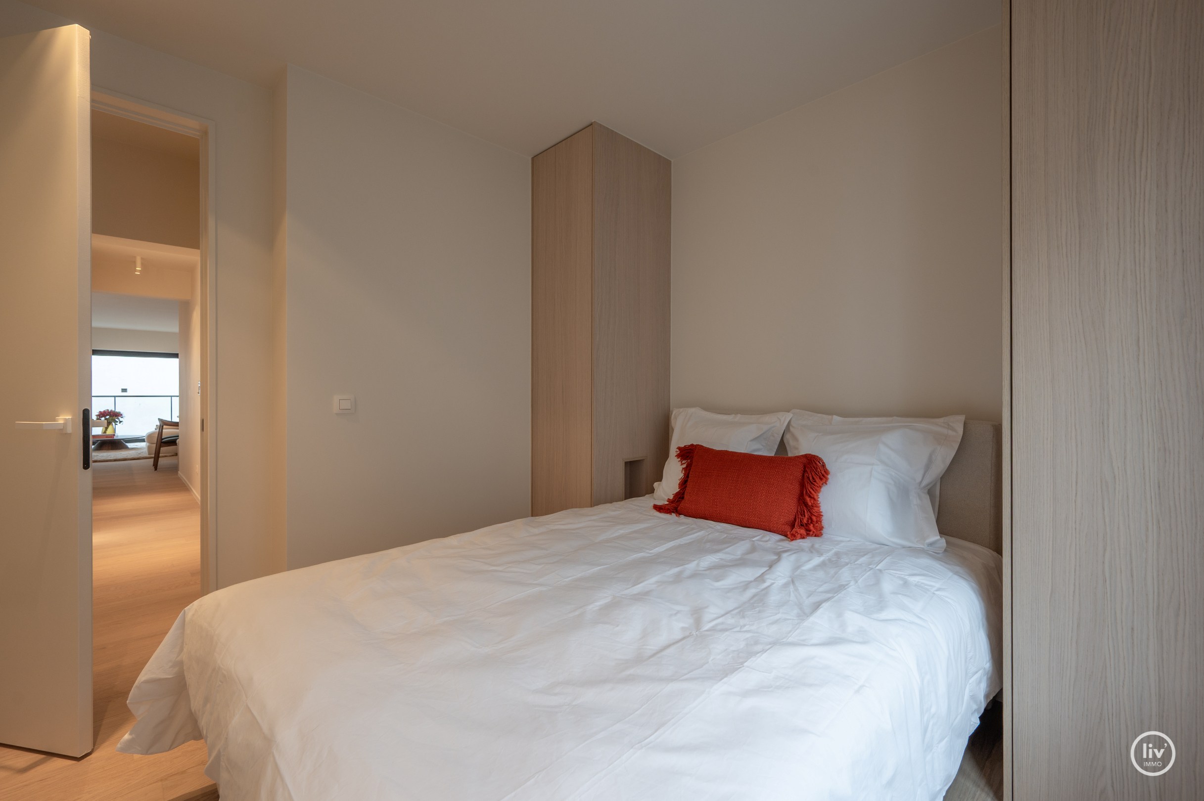 Gerenoveerd 3 slaapkamerappartement centraal gelegen vlakbij de LIppenslaan te Knokke. 