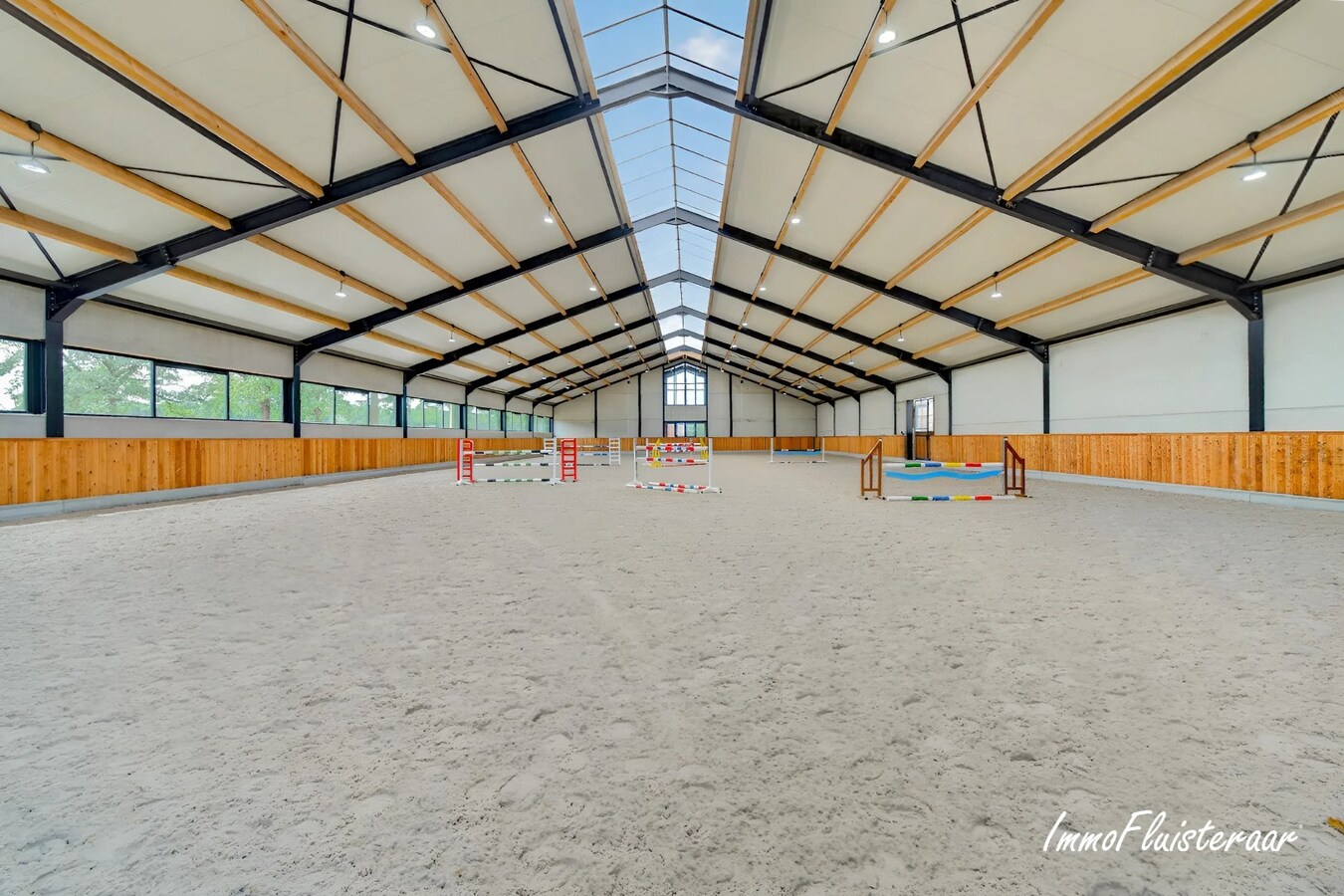 Prachtige professionele paardenaccommodatie op ca. 10 ha te Oudbergen 