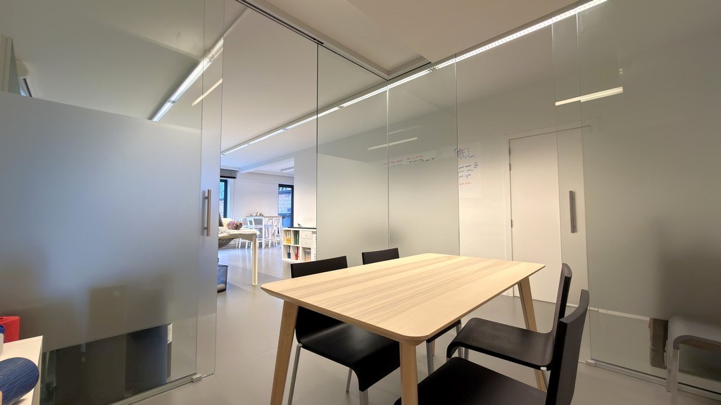 Lichtrijk kantoor te huur aan de Leien in Antwerpen