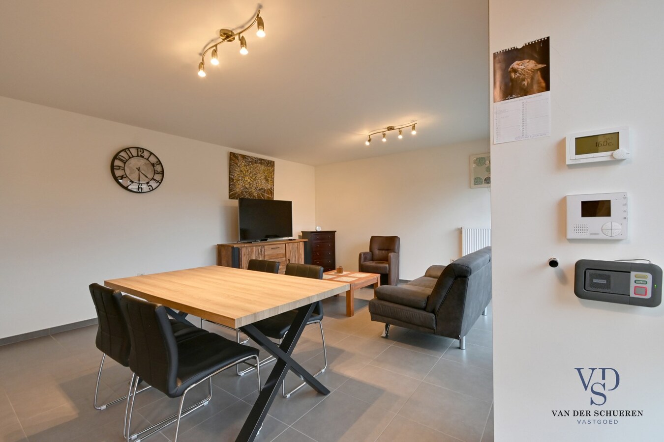 Ruime (!!) en recente assistentie-flat incl. overdekte staanplaats. 